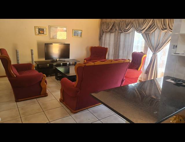 3 BEDROOM TOWNHOUSE FOR SALE IN PROTEA PARK